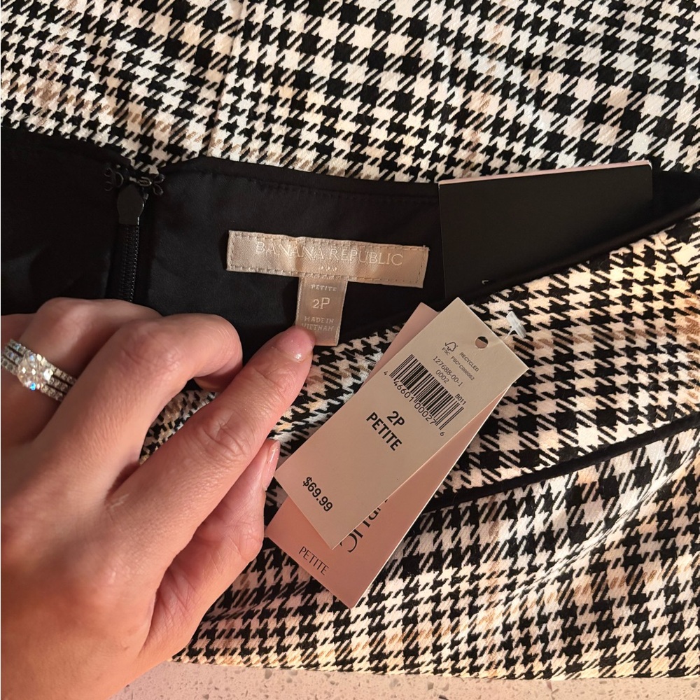 Banana Republic Monochrome Houndstooth Skirt